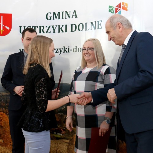 Wręczenie nagród i stypendiów uzdolnionej młodzieży